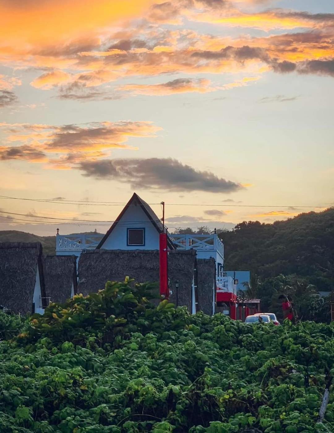Triangle Huts Hotel Pagudpud Exterior photo