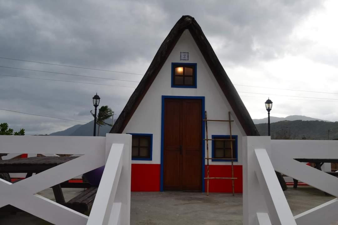Triangle Huts Hotel Pagudpud Exterior photo