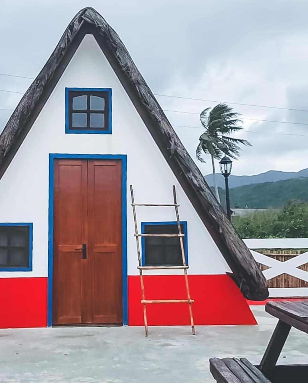 Triangle Huts Hotel Pagudpud Exterior photo